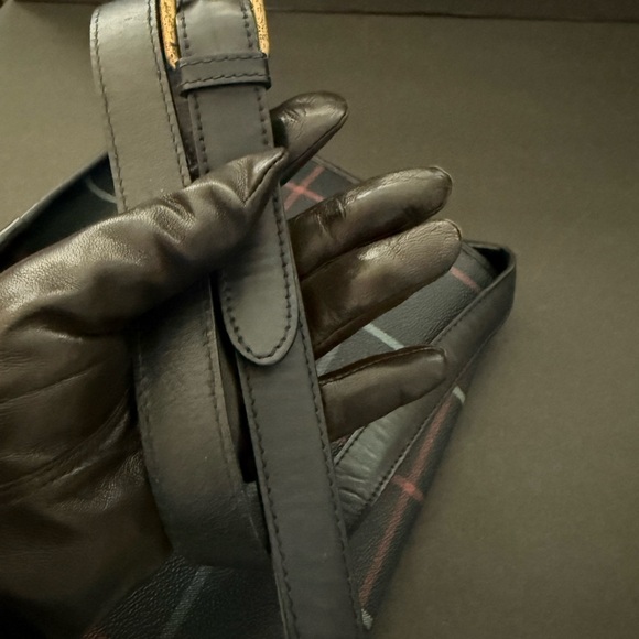 EUC BURBERRYS LONDON CROSSBODY - Picture 8 of 10